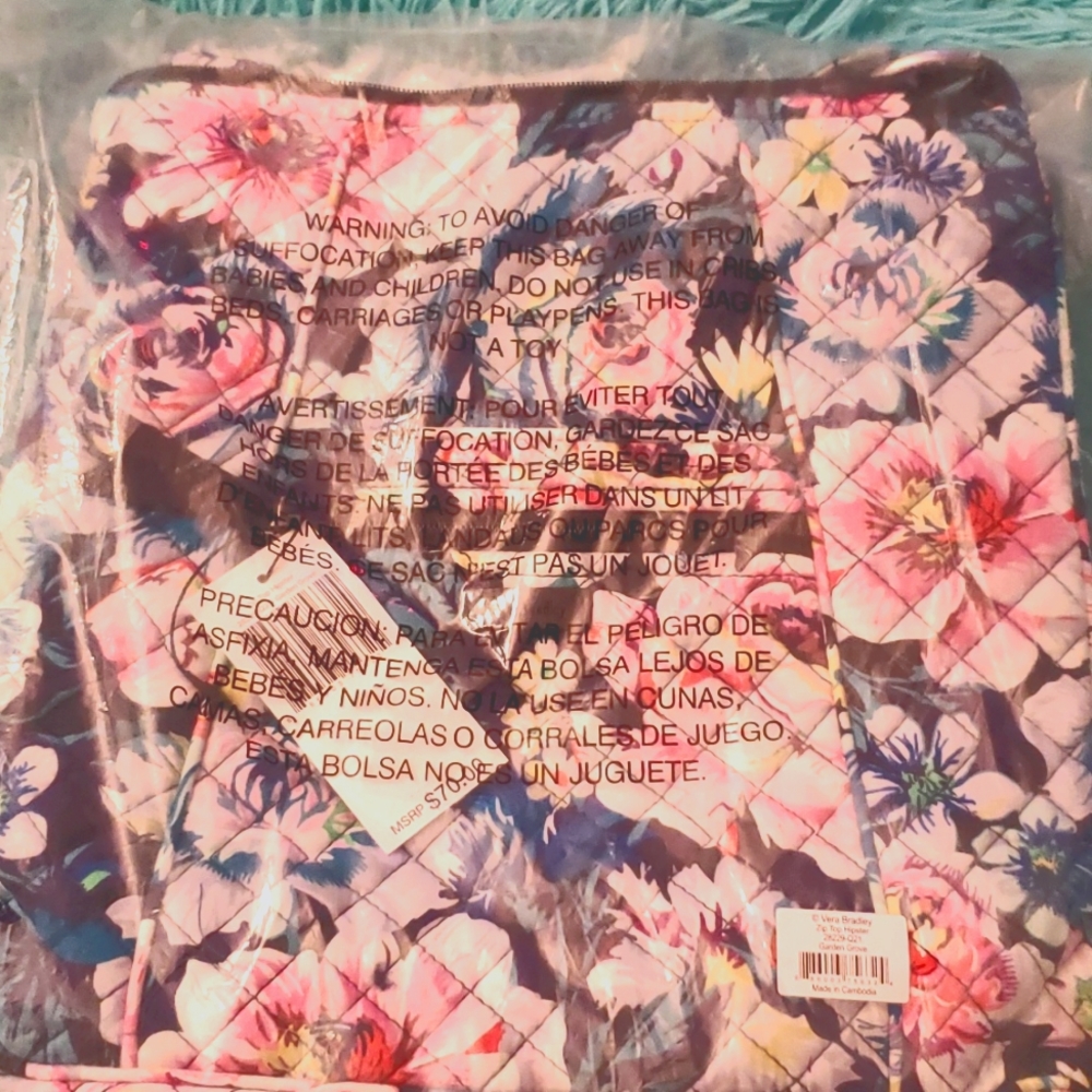 🌺NWT in original packaging- Vera Bradley Garden Grove Zip Top Hipster Bag!🪷